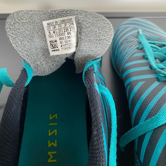 Adidas Nemeziz Size 5 Mens/ Kids Athletic Indoor Soccer Shoes - Picture 8 of 10